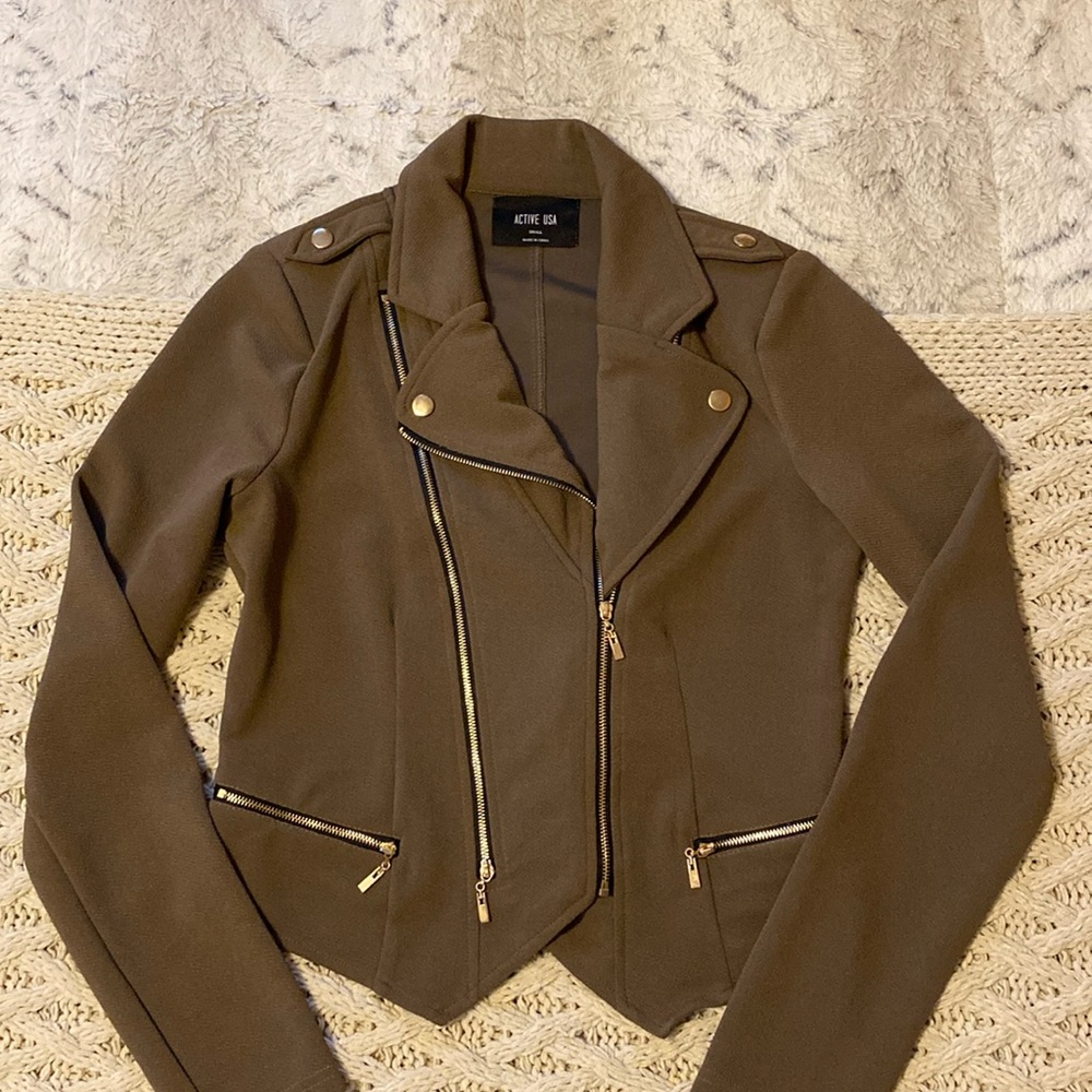 Nice brown fashionable jacket.